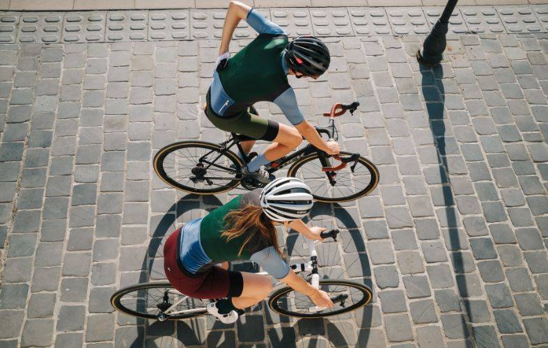 Equipement cycliste : prêt-à-porter et accessoires 